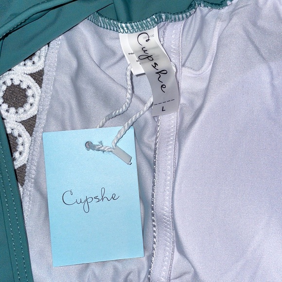 NEW. CUPSHE 1 piece swimsuit. Size Large - Picture 4 of 6